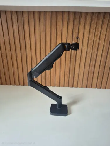 Suporte articulado com pistão a gás