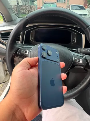 iPhone XR na carcaça do iPhone 17