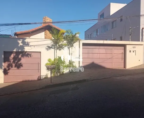 Imponente casa à venda no Bairro Diamante (Barreiro)