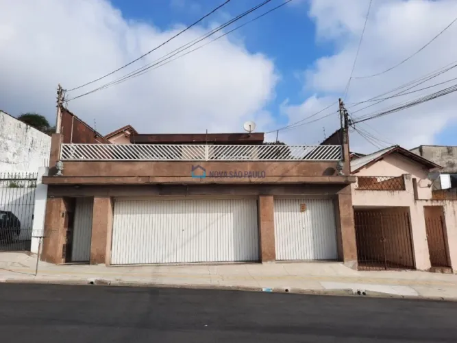 Casa à venda com piscina na Vila Guarani com 6 quartos e 5 vagas de garagem!