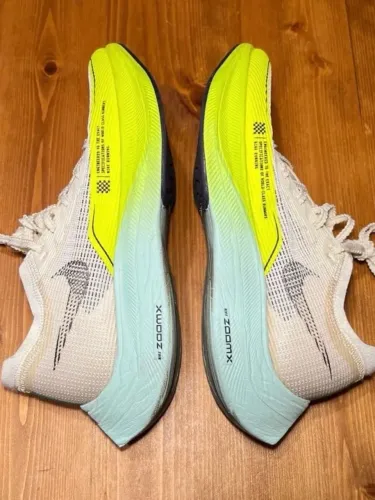 tênis corrida nike zoomx vaporfly next% fibra carbono br35,5 100% original 
