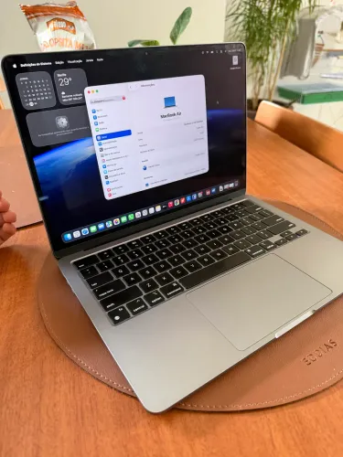 MacBook M3 com 256gb/8gb memória. Perfeito estado