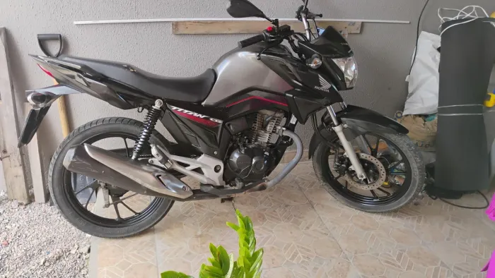 Vendo uma Titan 2024