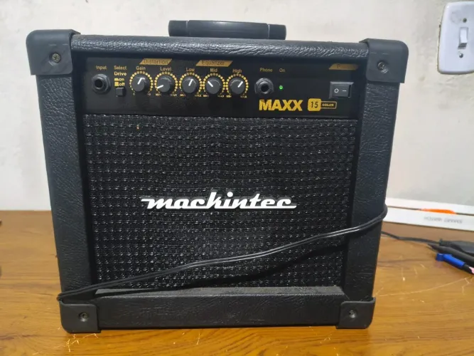 Amplificador mackintec bivolt novo