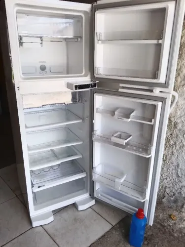 Geladeira Brastemp BRM44 Frost Free Nova
