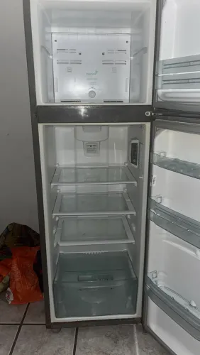 Geladeira semi nova