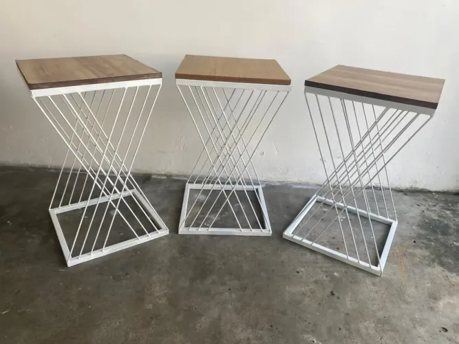 Trio de mesas treliçadas