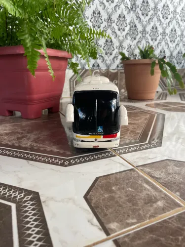 Miniatura de ônibus Santa Cruz