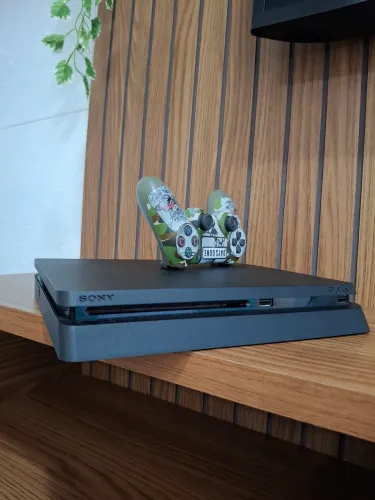 PlayStation 4 Slim Completo Excelente Estado, é só comprar e jogar.