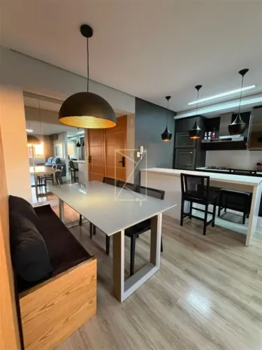 Destak Imóveis vende apartamento mobiliado no Centro de Caxias do Sul
