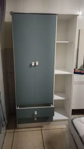 Guarda roupa de criança em boas condições usado
