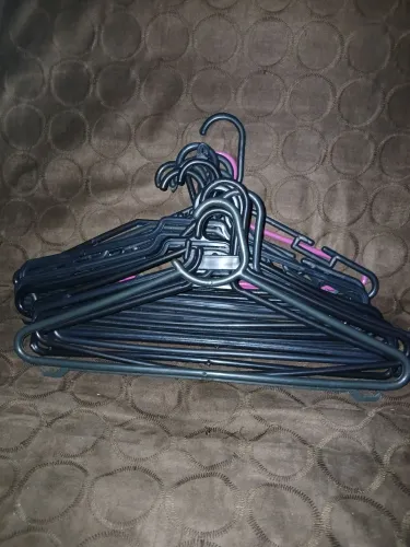 Vendo cabides plástico com modelos diferentes