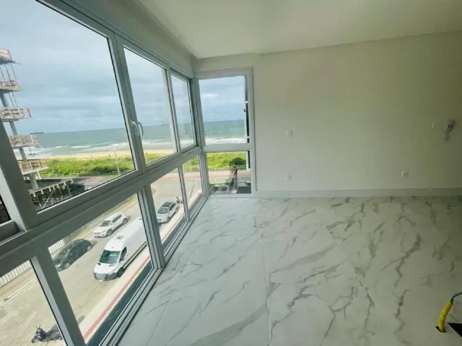 Apartamento com 2 suítes e vista lateral para o mar no Brava Prime