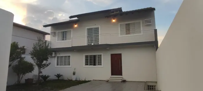 Sobrado com 5 quartos no Bairro Santa Cruz