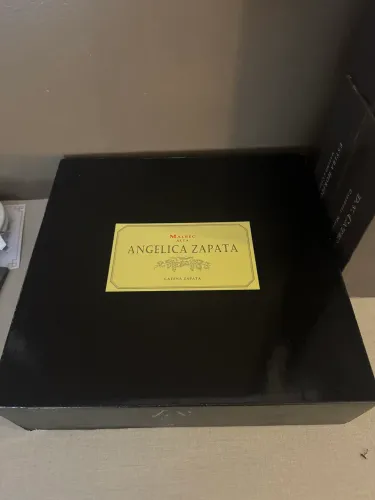 Caixa Angelica Zapata 2022