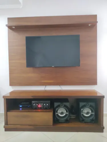 Excelente conjunto para sua sala de estar, hack + painel de madeira maciça Imbuia