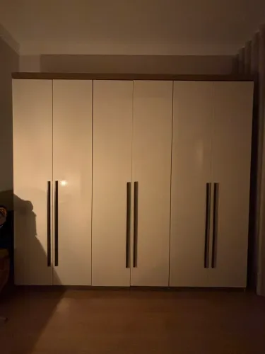 Guarda roupa amplo