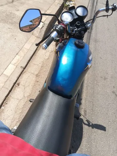 2599Moto boa pra trabalhar e anda deboa durante o dia