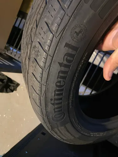 Pneu continental 215 60 r17