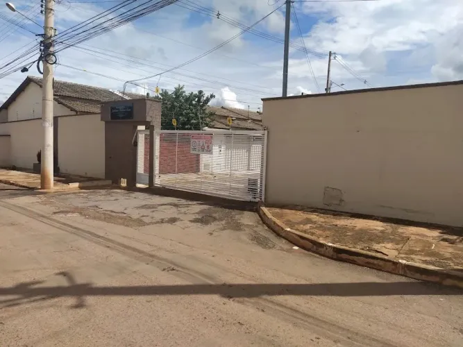 Aluga se Casa em condomínio Fechado