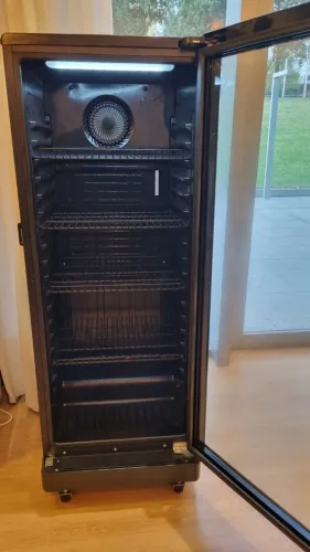 Refrigerador Expositor Vertical EOS 231 Litros Eco Gelo Digital All Black EEV210P.