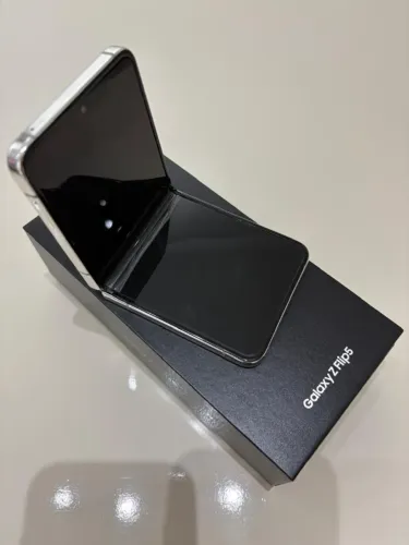 Samsung Galaxy Z Flip 5 512gb Memoria 8gb 5g 6,7 polegadas (Usado)