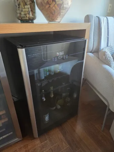 Cervejeira Electrolux BEER1 ? 100 litros | Preta