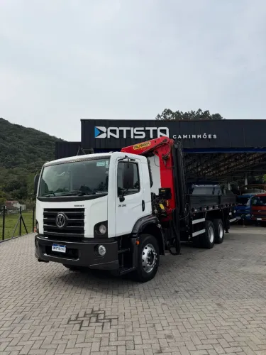 Vw 26-260 6x4 - Munck palfinger 45.007 - baixo km