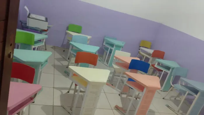 Mesas escolares seminovas 