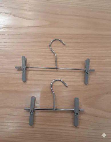 Cabides de ferro excelente qualidade e resistência tenho dois tamanhos 
