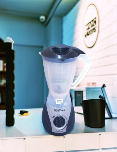 Lindo Liquidificador Britânia Modelo Cristal 700, em ótimo estado de uso vai com o copo No