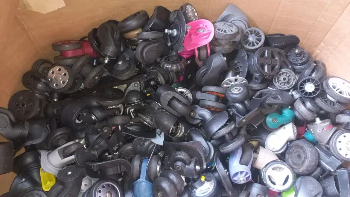 RODINHAS E ALÇAS PARA MALAS DE DIFERENTES MODELOS IDEAL PARA QUEM CONCERTA MALAS