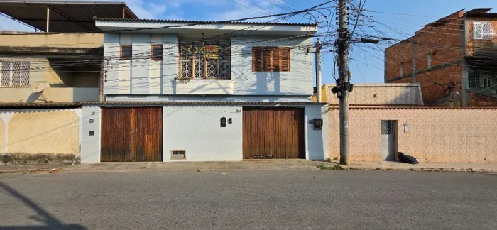 Alugo casa independente, 03 quartos, 2 suítes. Bairro: Centro, São João de Meritia/RJ