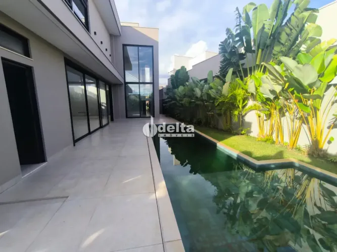 Casa residencial com 5 quartos sendo 4 suítes disponível para locação e venda no bairro Ja