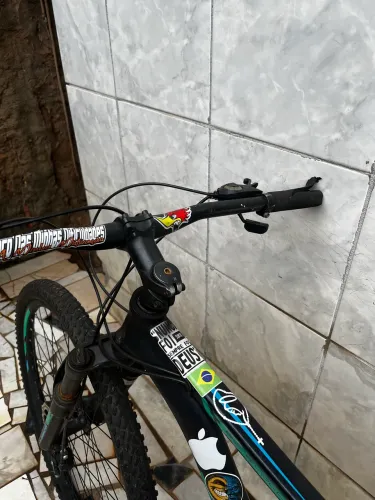 Bicicleta com ums problemas pra vender 