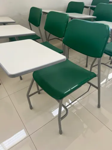 Cadeiras Universitárias Novas - R$ 270 cada
