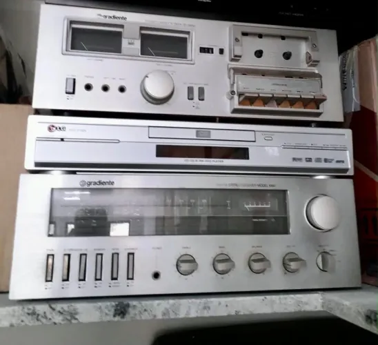 Vendo Toca Discos de Vinil + Receiver AM / FM + Toca Fitas
