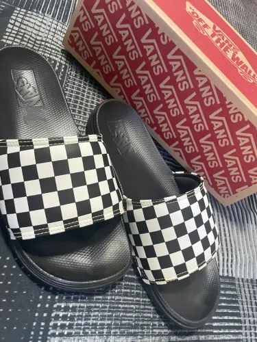 Chinelo slide on vans 
