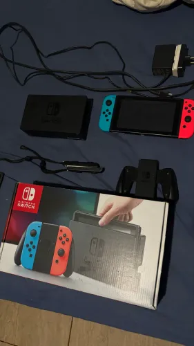 Nintendo Switch V2 (32GB)