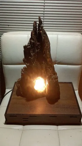Luminárias de toco de madeira feito a mão