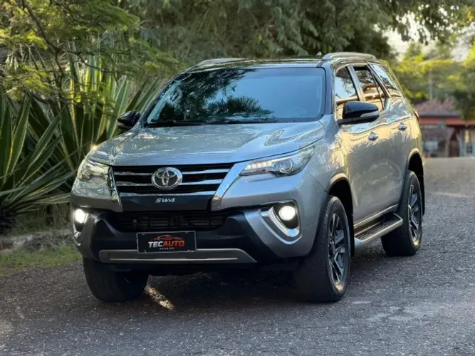 Toyota Hilux SW4 SRX 4X4 2.8 TDI 16V Dies. Aut. 2016