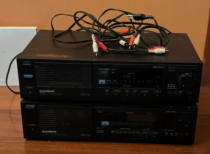 - AMPLIFICADOR/RECEIVER FUNCIONA E DECK GRADIENTE SPECT 90 ligas, mas não funciona 