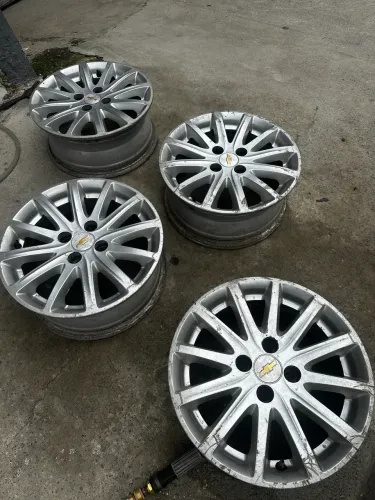 RODAS ARO 15 GM 
