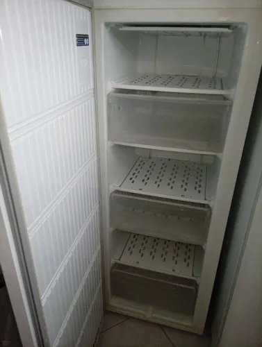 freezer semi novo com vazamento