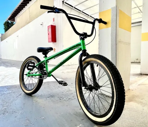Bicicleta BMX Série 10!