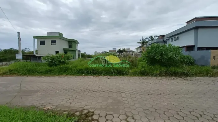 Terreno de 720m² (24X30), financiável, zoneamento ARM-3.5, no Carianos - Florianópolis/SC