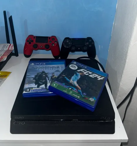 PS4 Slim 1TB Original - Completo, com Nota Fiscal e dois jogos 