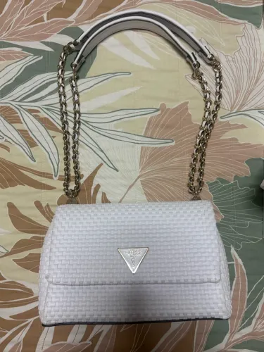 Bolsa Guess branca trançada