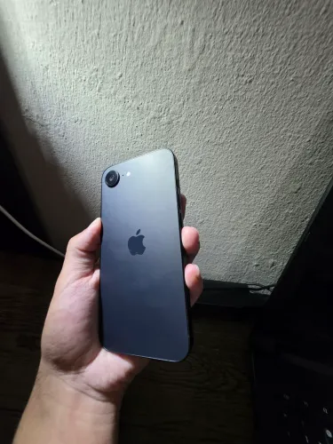 iPhone 16e