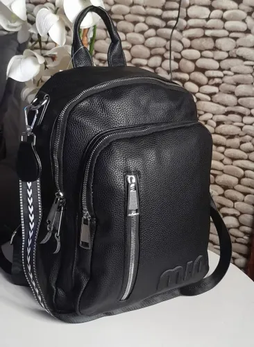 Mochila feminina tamanho médio preta
